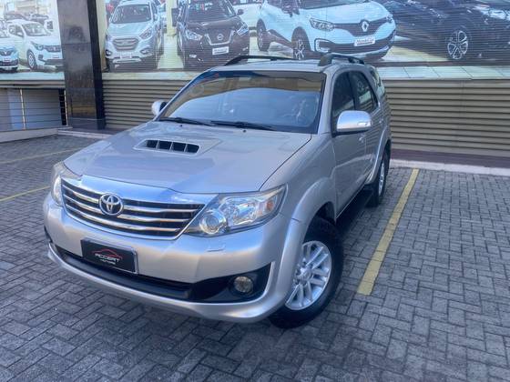 TOYOTA HILUX SW4 3.0 SRV 4X4 16V TURBO INTERCOOLER DIESEL 4P AUTOMÁTICO